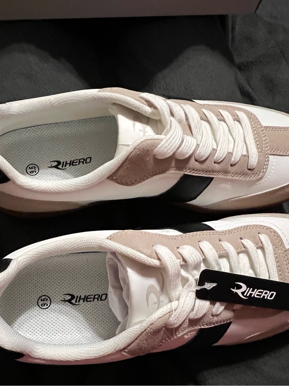 Rihero Mens White and Beige Casual Sneakers